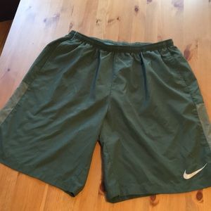 Men’s Nike Dri-Fit Shorts - sz xl